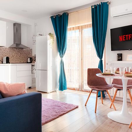 Downtown Apartment Boutique - Blue & Pink Bukares Bagian luar foto
