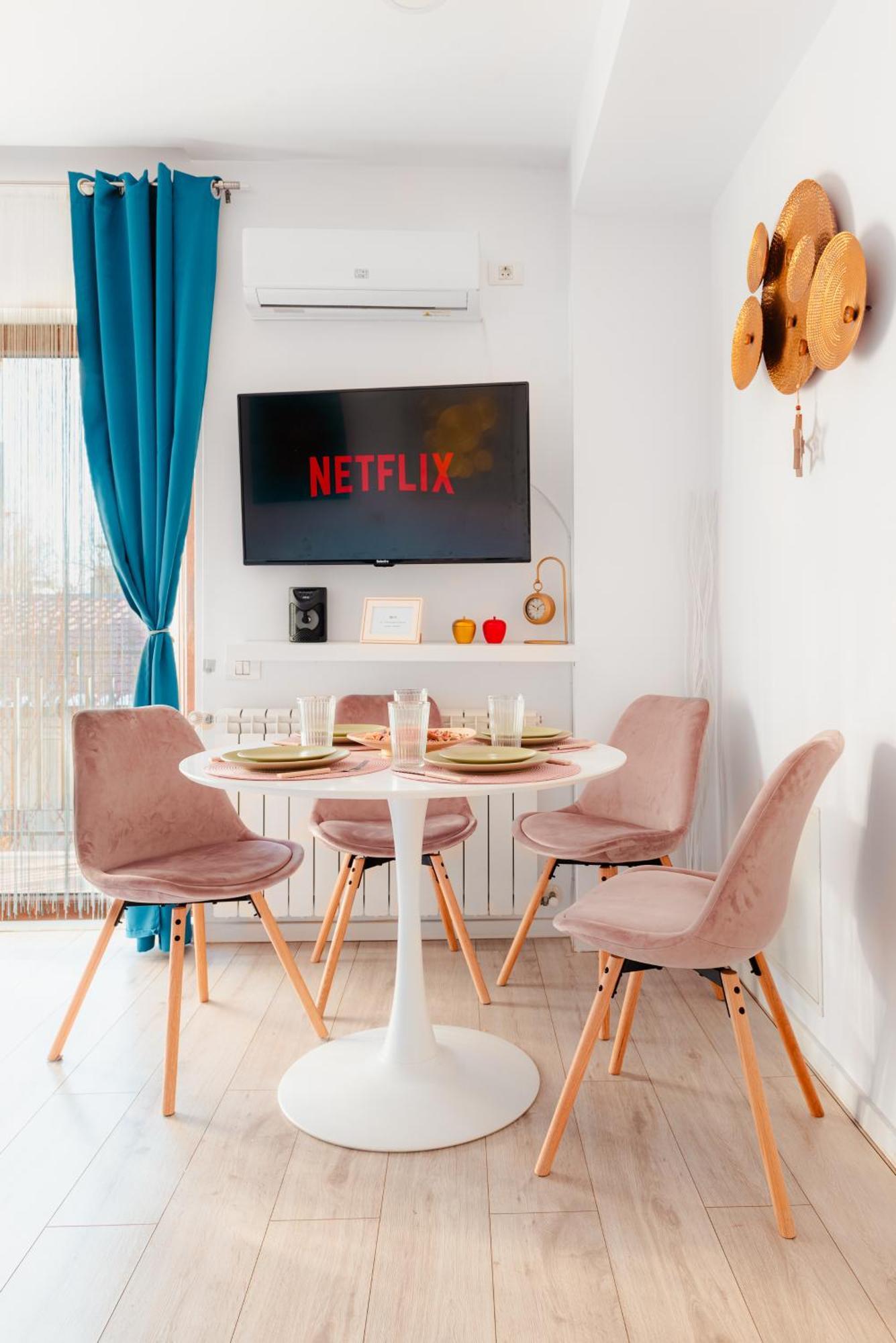 Downtown Apartment Boutique - Blue & Pink Bukares Bagian luar foto