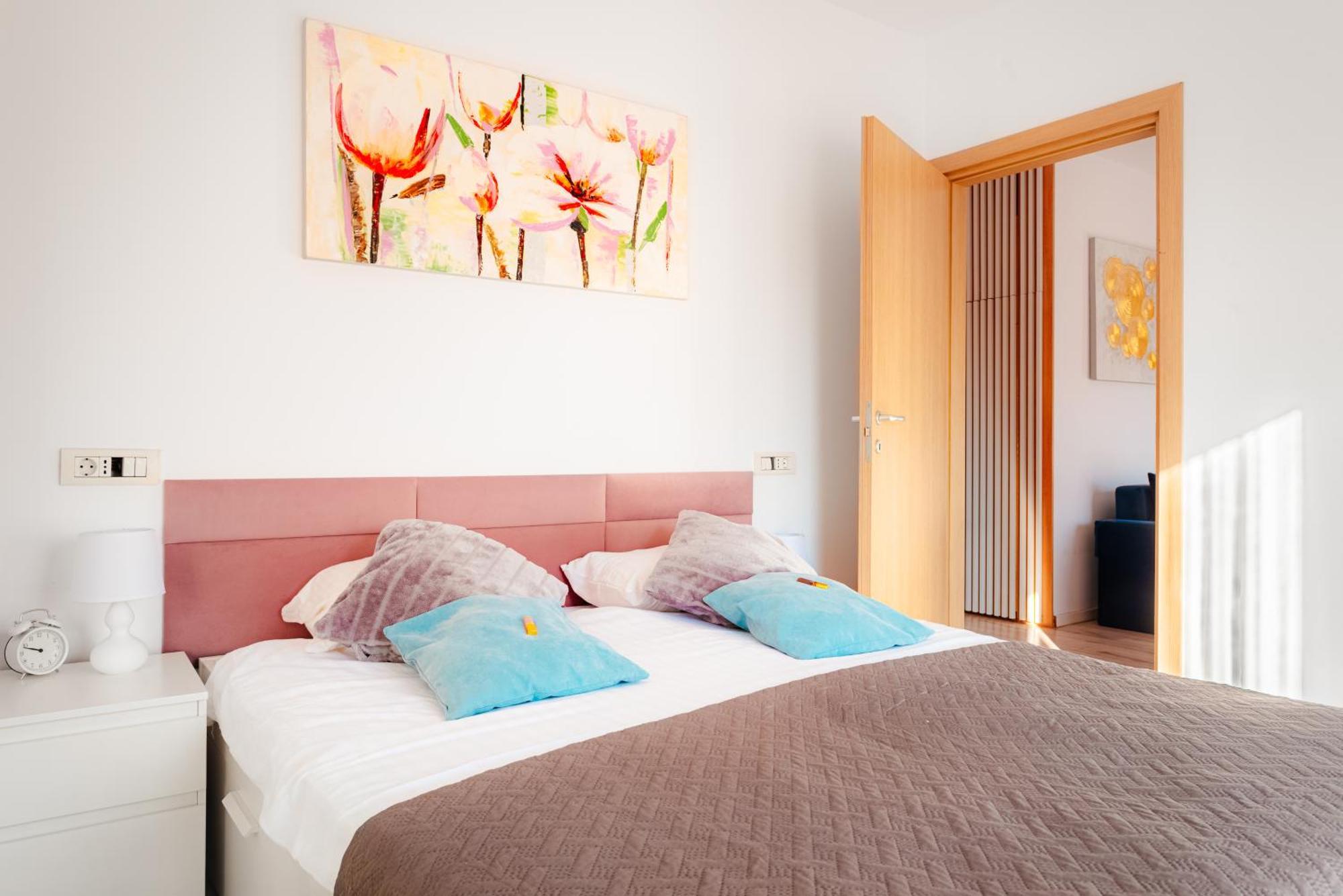 Downtown Apartment Boutique - Blue & Pink Bukares Bagian luar foto