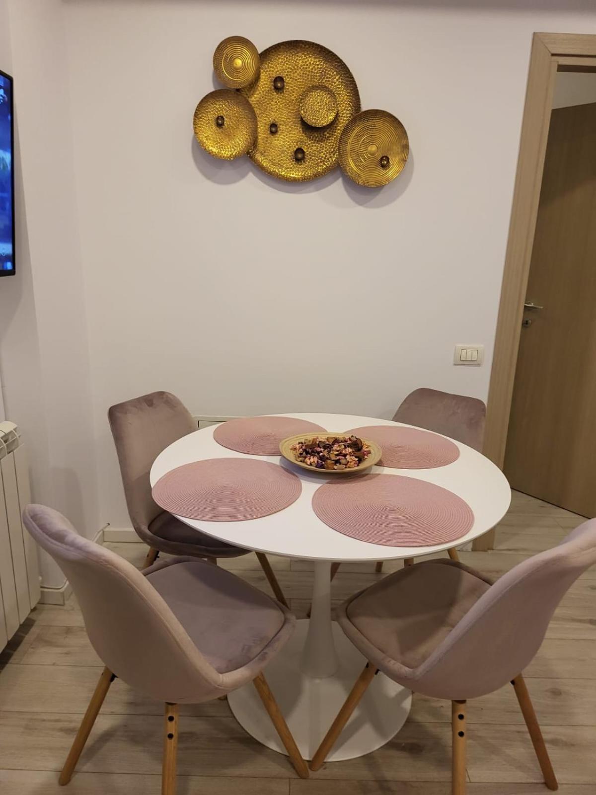 Downtown Apartment Boutique - Blue & Pink Bukares Bagian luar foto